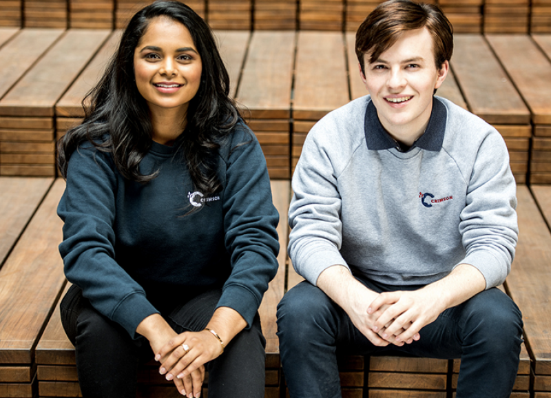 Sharndre Kushor junto a Jamie Beaton, fundadores de Crimson