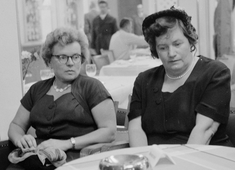 Olga Rubtsova junto a Kira Zvorykina en 1957