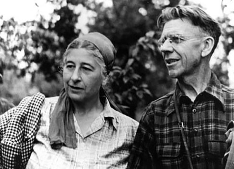 Margaret Murie junto a Olaus Murie