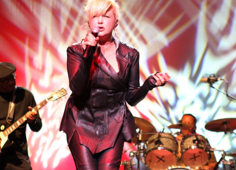 Cyndi Lauper se une al club de los mil millones en Youtube